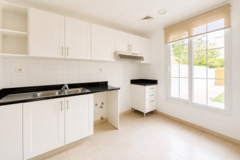 Villa itt: The Springs, Dubai, EAE, 2 hálószoba, 260.19 m², azonosító: 757507 - fénykép 4