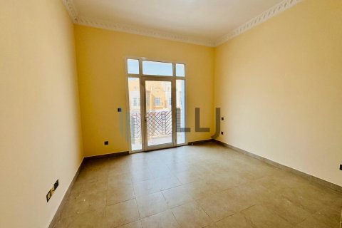 Villa para arrendamento em Al Qurm, Abu Dhabi, EAU 4 quartos, 198.3 m2 № 669068 - foto 5