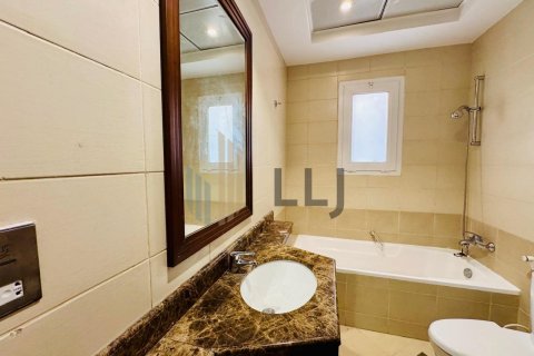 Villa para arrendamento em Al Qurm, Abu Dhabi, EAU 4 quartos, 198.3 m2 № 669068 - foto 11