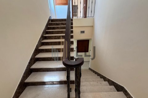 Villa para arrendamento em Al Qurm, Abu Dhabi, EAU 4 quartos, 198.3 m2 № 669068 - foto 4