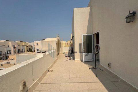 Villa para arrendamento em Al Qurm, Abu Dhabi, EAU 4 quartos, 198.3 m2 № 669068 - foto 2