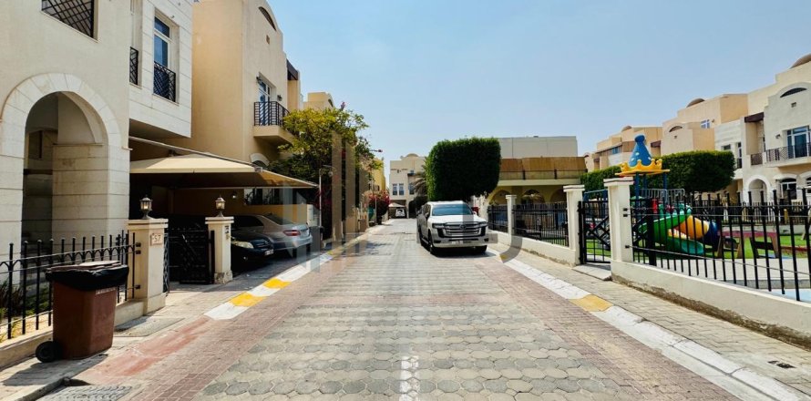 Vila v Al Qurm, Abu Dhabi, SAE 4 spálne, 198.3 m2 č. 669068