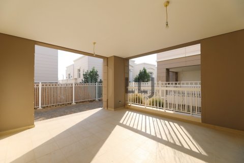 Abu Dhabi, BAE’de kiralık вилла 4 yatak odası, 681.9 m&sup2; No 669066 - fotoğraf 3