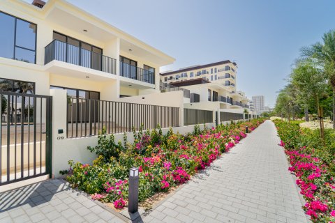 Apartment til salg i Dubai, UAE 3 soveværelser, 238 kvm № 696139 - foto 19