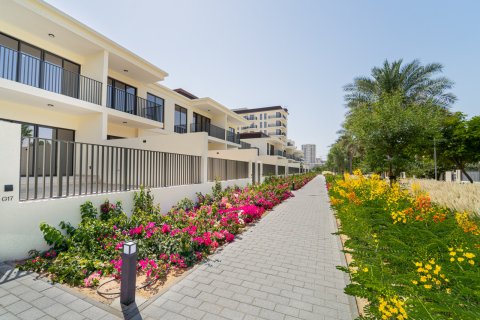 Apartment til salg i Dubai, UAE 3 soveværelser, 238 kvm № 696139 - foto 18