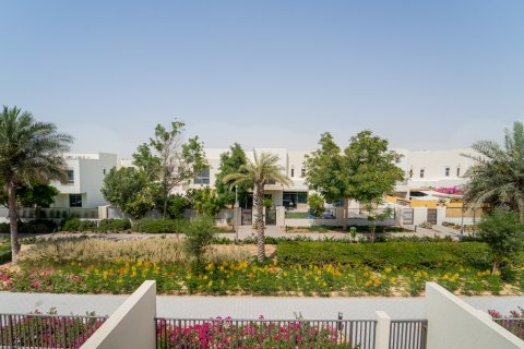 Apartment til salg i Dubai, UAE 3 soveværelser, 238 kvm № 696139 - foto 16