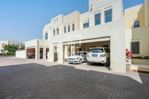 Reem, Dubai, UAE의 판매용 빌라 침실 3개, 180제곱미터 번호 683770 - 사진 15