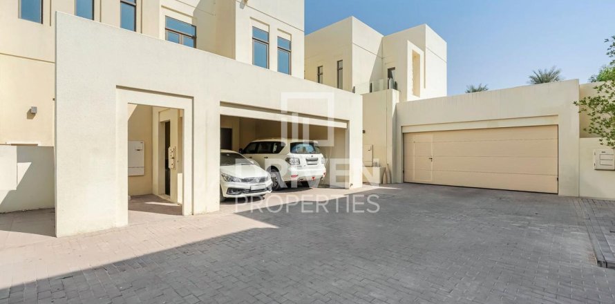 Reem, Dubai, UAE의 빌라 침실 3개, 180제곱미터 번호 683770