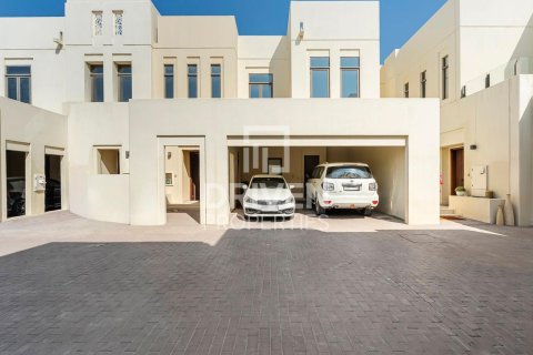 Reem, Dubai, UAE의 판매용 빌라 침실 3개, 180제곱미터 번호 683770 - 사진 2