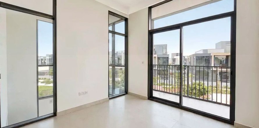 Radhus i Dubai, UAE 4 sovrum, 390.9 kvm Nr. 740837