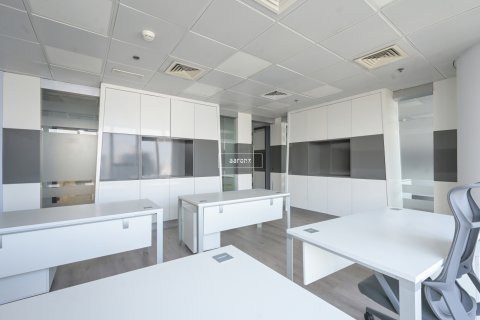 Zyrë në Jumeirah Lake Towers, Dubai, Emiratet e Bashkuara Arabe 88.7 m2. № 635161 - Foto 1