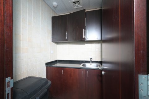 Zyrë në Jumeirah Lake Towers, Dubai, Emiratet e Bashkuara Arabe 88.7 m2. № 635161 - Foto 16