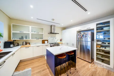 Kaupunkipientalo Al Furjan, Dubai, Arabiemiraatit 3 makuuhuonetta, 262 m2 № 661002 - kuva 5