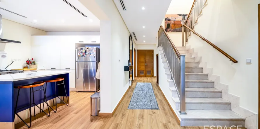 Kaupunkipientalo Al Furjan, Dubai, Arabiemiraatit 3 makuuhuonetta, 262 m2 № 661002