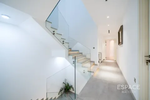 Townhouse in Palm Jumeirah, Dubai, UAE 4 bedrooms, 347 sq.m. № 661000 - photo 10