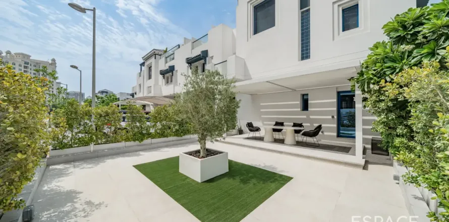 Stadthaus in Palm Jumeirah, Dubai, VAE: 4 Schlafzimmer, 347 m2 Nr. 661000