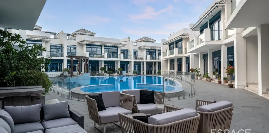 Townhouse in Palm Jumeirah, Dubai, UAE 4 bedrooms, 347 sq.m. № 661000