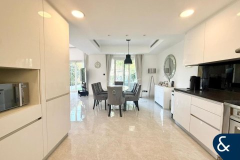 Villa asukohaga The Springs, Dubai, AÜE: 3 magamistoaga, 255 m² Nr 698309