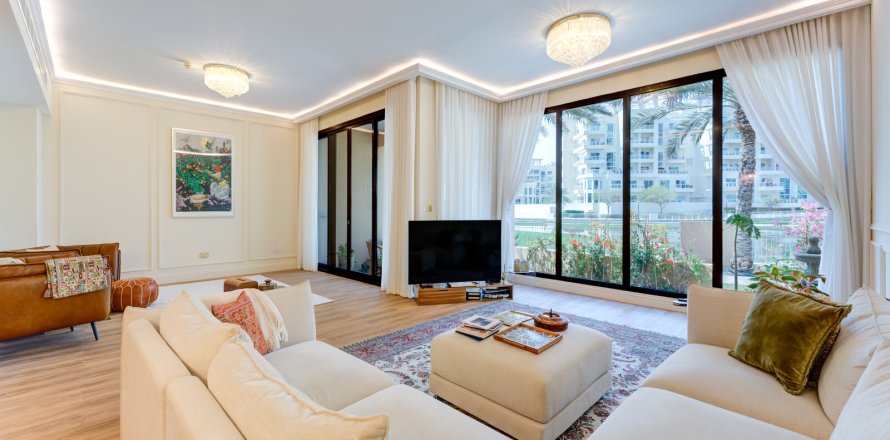 Townhouse i Jumeirah Islands, Dubai, UAE 4 soveværelser, 312 kvm № 707748