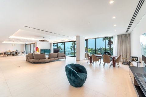 Apartment in Palm Jumeirah, Dubai, UAE 3 bedrooms, 572 sq.m. № 707747 - photo 2