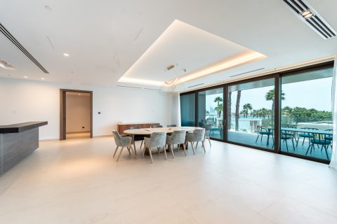 Apartment in Palm Jumeirah, Dubai, UAE 3 bedrooms, 572 sq.m. № 707747 - photo 6