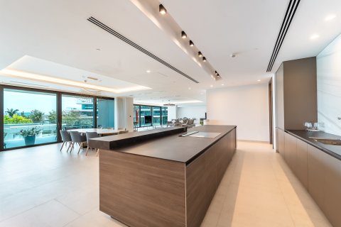 Apartment in Palm Jumeirah, Dubai, UAE 3 bedrooms, 572 sq.m. № 707747 - photo 8