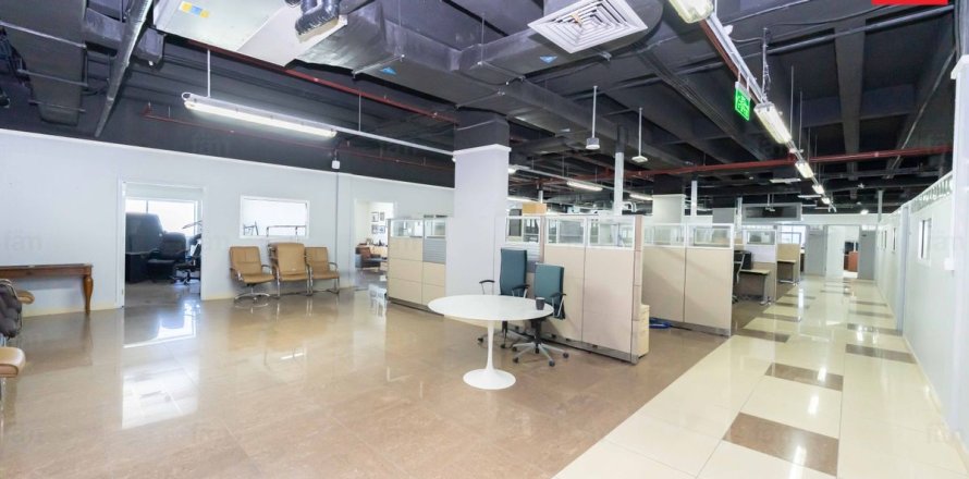 Oficina en Al Furjan, Dubai, EAU 622.6 m² № 669770