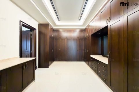 Villa in Al Barsha, Dubai, UAE 5 bedrooms, 1114.8 sq.m. № 715621 - photo 4