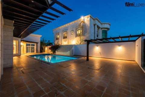 Villa in Al Barsha, Dubai, UAE 5 bedrooms, 1114.8 sq.m. № 715621 - photo 6
