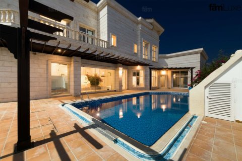 Villa in Al Barsha, Dubai, UAE 5 bedrooms, 1114.8 sq.m. № 715621