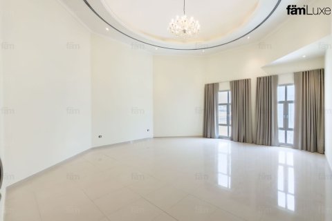 Villa in Al Barsha, Dubai, UAE 5 bedrooms, 1114.8 sq.m. № 715621 - photo 7