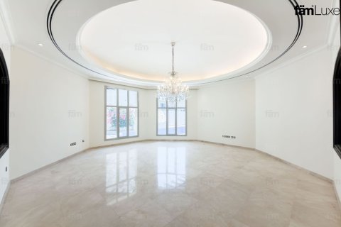 Villa in Al Barsha, Dubai, UAE 5 bedrooms, 1114.8 sq.m. № 715621 - photo 3