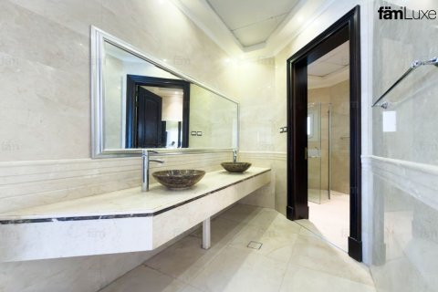 Villa in Al Barsha, Dubai, UAE 5 bedrooms, 1114.8 sq.m. № 715621 - photo 17