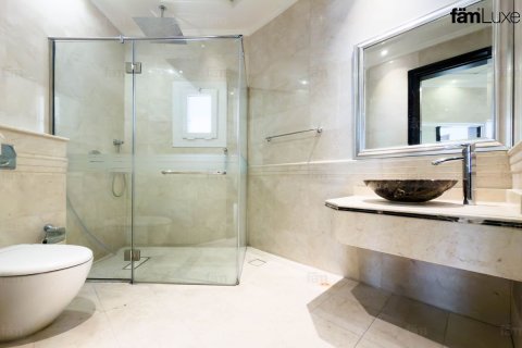 Villa in Al Barsha, Dubai, UAE 5 bedrooms, 1114.8 sq.m. № 715621 - photo 16