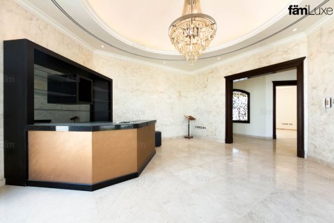 Villa in Al Barsha, Dubai, UAE 5 bedrooms, 1114.8 sq.m. № 715621 - photo 9