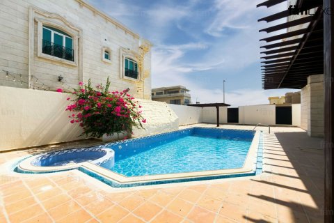 Villa in Al Barsha, Dubai, UAE 5 bedrooms, 1114.8 sq.m. № 715621 - photo 8
