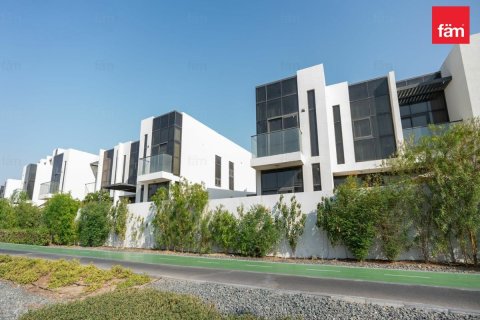 Villa til salgs i Dubai, Emiratene 4 soverom, 112.8 kvm Nr. 715623 - Foto 3