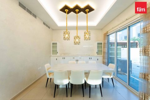 Villa zur Miete in Dubai, VAE 5 Schlafzimmer, 632.5 m2 Nr. 662429 - Foto 28