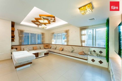 Villa zur Miete in Dubai, VAE 5 Schlafzimmer, 632.5 m2 Nr. 662429 - Foto 17