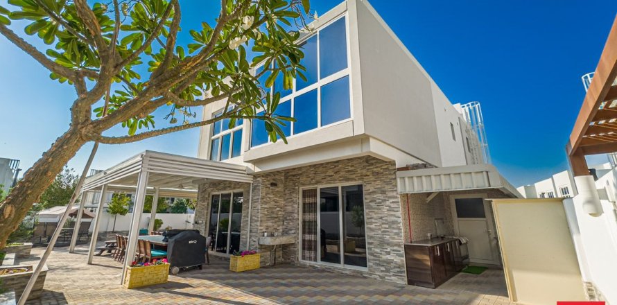 Villa in Dubai, VAE: 6 Schlafzimmer, 632.5 m2 Nr. 662429