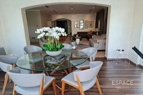 Villa in affitto a Dubai, EAU 3 camere da letto, 328 mq. № 652582 - foto 2