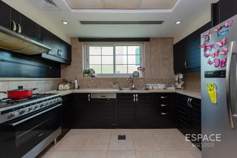 Villa in affitto a Dubai, EAU 3 camere da letto, 328 mq. № 652582 - foto 13