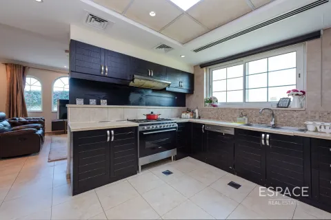 Villa in affitto a Dubai, EAU 3 camere da letto, 328 mq. № 652582 - foto 12