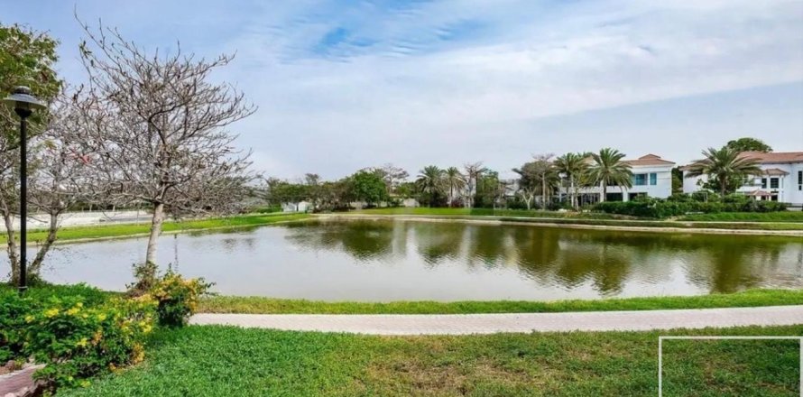 Vilë në Jumeirah Islands, Dubai, Emiratet e Bashkuara Arabe 4 dhoma gjumi, 819 m2. № 680704