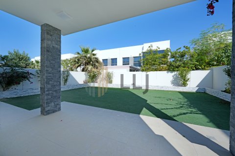 Üürile anda villa on the Yas Island, Abu Dhabi, AÜE: 4 magamistoaga, 450 m² Nr 670004 - pilt 3