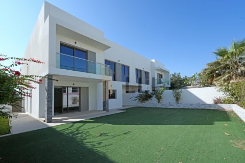 Üürile anda villa on the Yas Island, Abu Dhabi, AÜE: 4 magamistoaga, 450 m² Nr 670004 - pilt 1