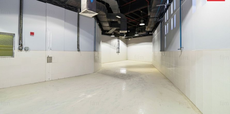 Tindahan sa Al Furjan, Dubai, UAE 66.3 sq.m. № 740302