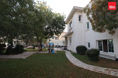 Al Barsha, Dubai, UAE의 임대용 빌라 침실 6개, 1393.5제곱미터 번호 766615 - 사진 3
