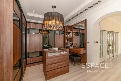 Villa en venta en Jumeirah Golf Estates, Dubai, EAU 5 dormitorios, 523 m2 № 649646 - foto 9