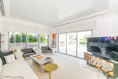 Villa en venta en Jumeirah Golf Estates, Dubai, EAU 5 dormitorios, 523 m2 № 649646 - foto 7